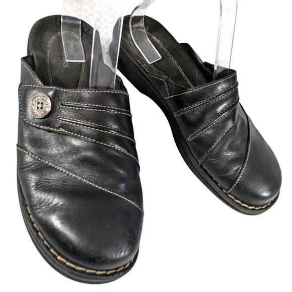 CLARKS! BLACK GENUINE LEATHER LAYERED W/BUTTON CLOGS MULES RUBBER SOLE! SZ 8M - Picture 1 of 10